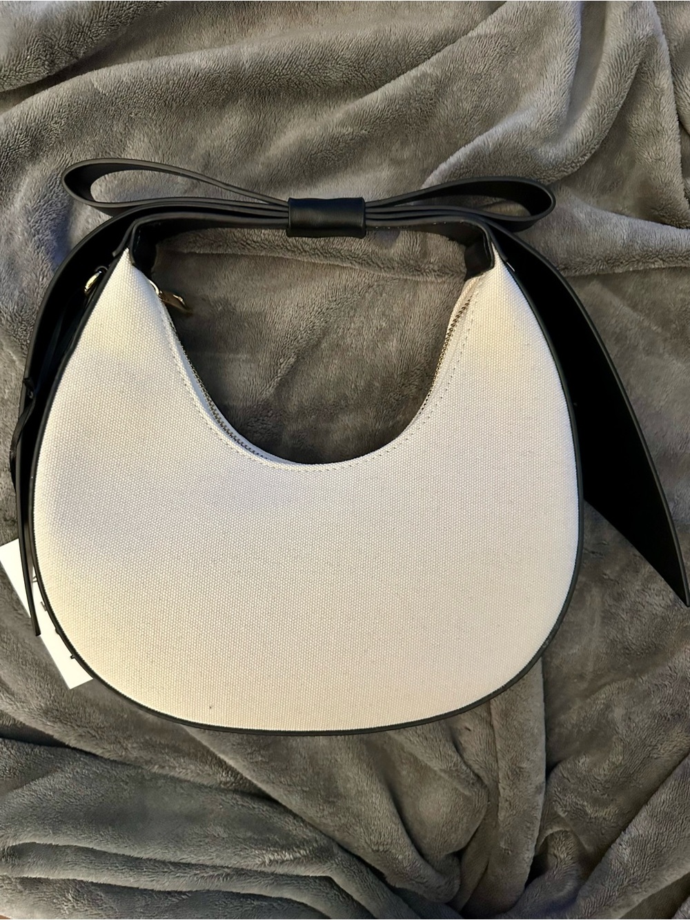 🔴 Canvas (linen) Crescent Shoulder Bag in Ivory and Black